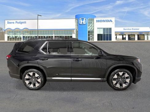 New 2026 Honda Pilot Touring image 7