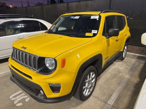 Used 2023 Jeep Renegade Latitude w/ Premium Group image 4