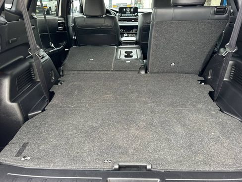 Used 2023 Mitsubishi Outlander 4WD Plug-In Hybrid image 18