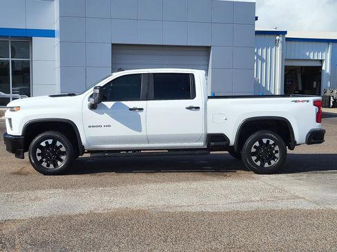 Used 2020 Chevrolet Silverado 2500 Custom w/ Custom Value Package image 2