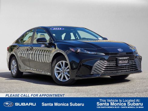 Used 2025 Toyota Camry LE AWD/4WD image 1
