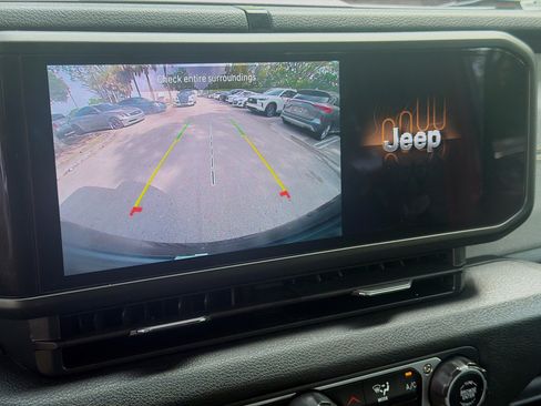 Used 2024 Jeep Wrangler Unlimited Sport AWD/4WD image 13