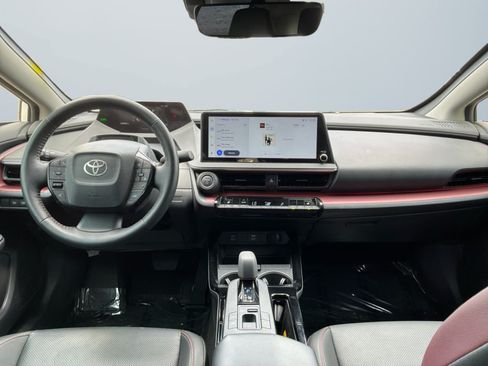 Used 2025 Toyota Prius Plug-In Hybrid FWD image 10