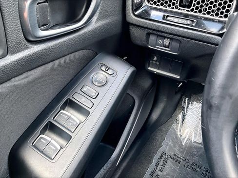 Used 2025 Honda Civic Sport image 32