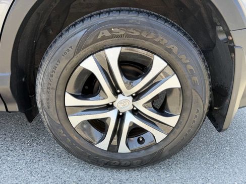 Used 2016 Toyota RAV4 LE AWD/4WD image 12