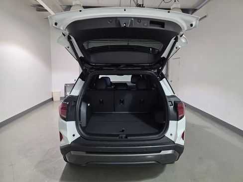 Used 2026 GMC Terrain Elevation w/ Elevation Premium Package FWD image 8