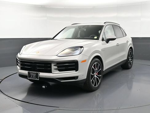 Certified 2025 Porsche Cayenne S AWD/4WD image 6