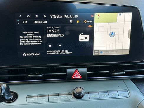 Used 2025 Hyundai Elantra Limited FWD image 16