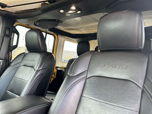 Used 2021 Jeep Wrangler Unlimited Sahara w/ Dual Top Group AWD/4WD image 22