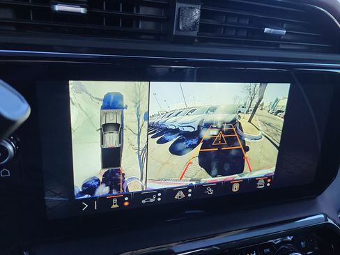 Used 2025 GMC Sierra 2500 AT4X image 25