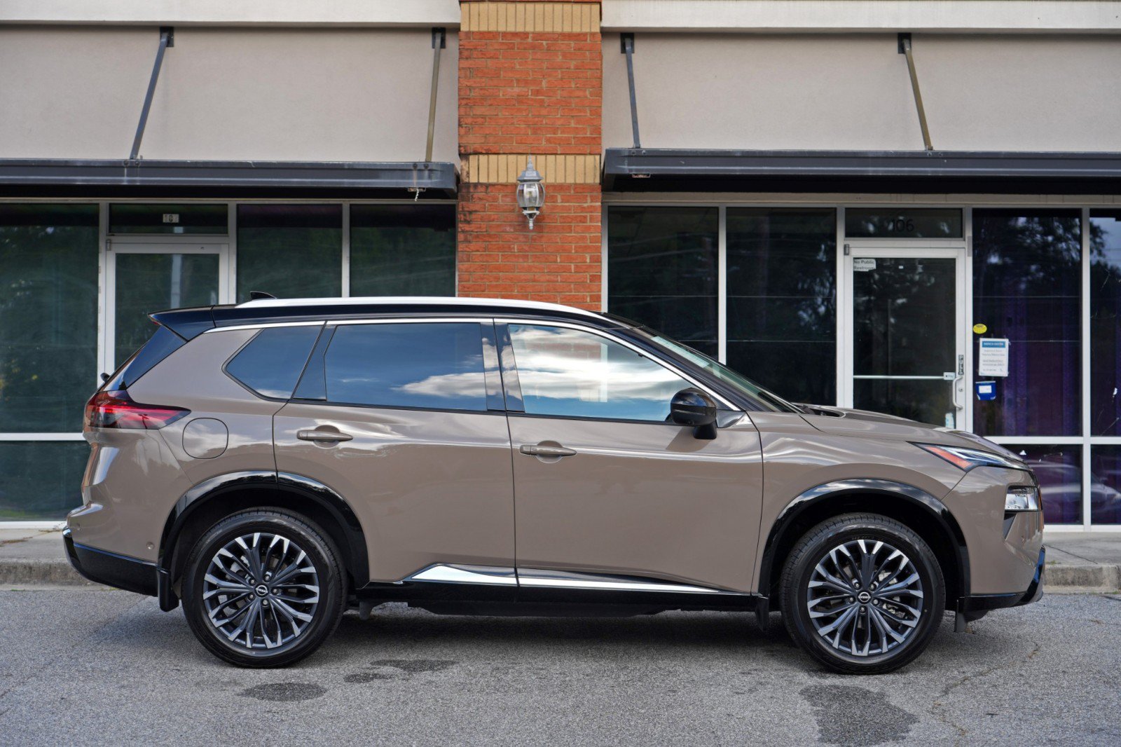 Used 2024 Nissan Rogue Platinum w/ Platinum Premium Package FWD image 52