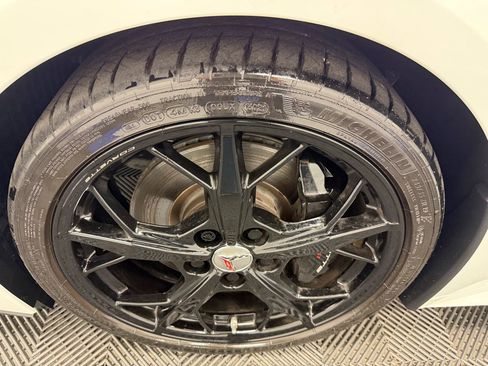 Used 2022 Chevrolet Corvette Stingray Premium Conv w/ Z51 Performance Package RWD image 31