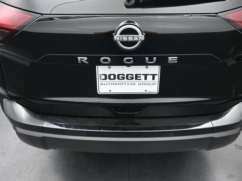 Used 2025 Nissan Rogue SV image 10