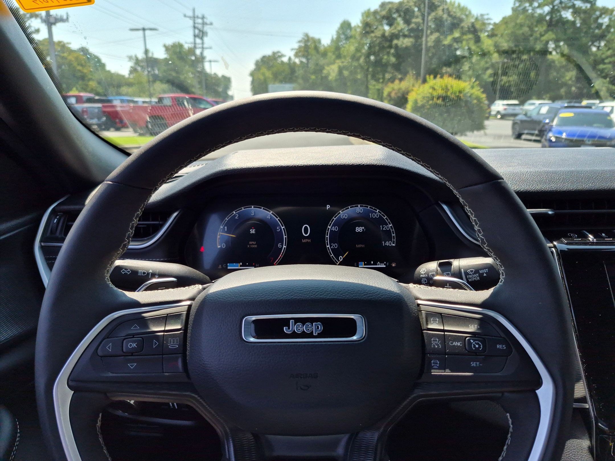 Used 2025 Jeep Grand Cherokee Altitude AWD/4WD image 13
