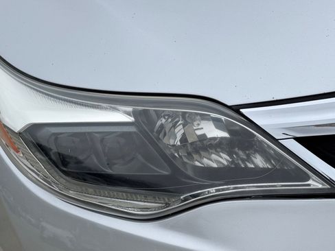 Used 2013 Toyota Avalon Limited w/ Technology Pkg FWD image 11