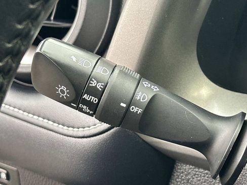 Used 2018 Toyota RAV4 XLE image 18