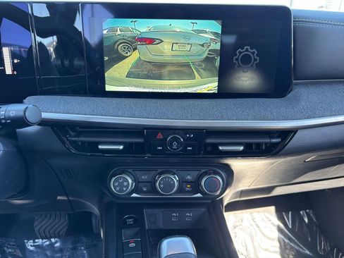 Used 2025 Nissan Kicks SV image 18