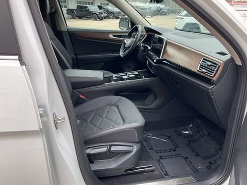 Used 2024 Volkswagen Atlas SE image 20