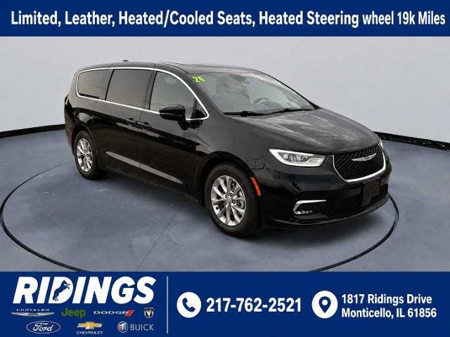 Used 2026 Chrysler Pacifica Limited FWD image 1