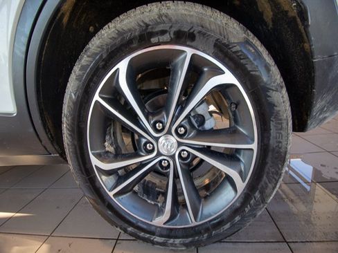 Used 2021 Buick Encore GX Essence image 25