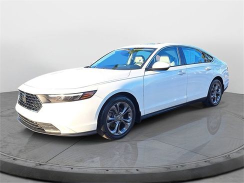 Certified 2023 Honda Accord EX image 3