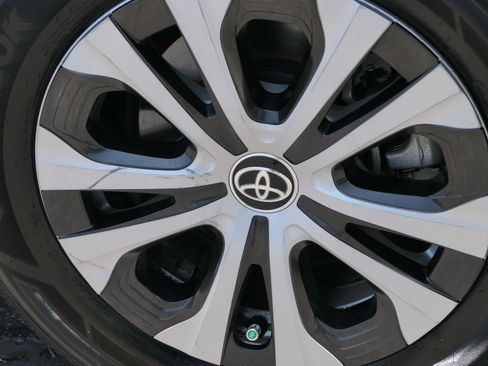 Used 2022 Toyota Corolla LE FWD image 11