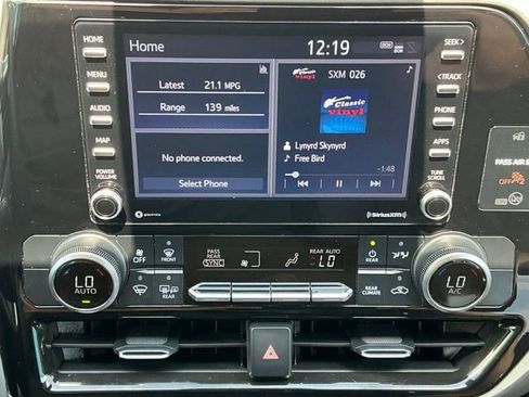 Used 2022 Toyota Highlander L FWD image 13