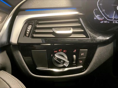 Certified 2023 BMW 530e xDrive w/ Premium Package image 33