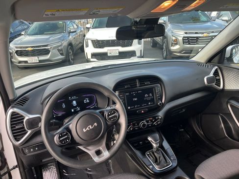 Used 2025 Kia Soul LX w/ LX Technology Package image 33