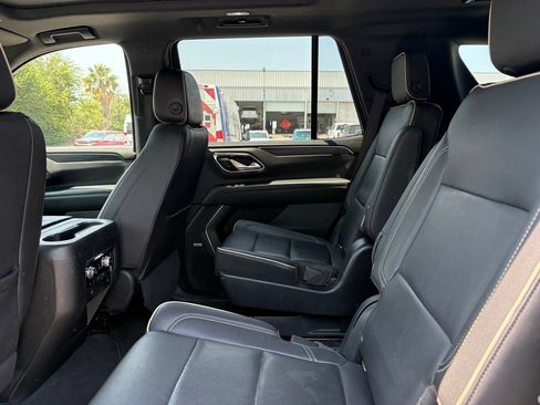 Used 2022 GMC Yukon SLT w/ SLT Premium Package AWD/4WD image 15
