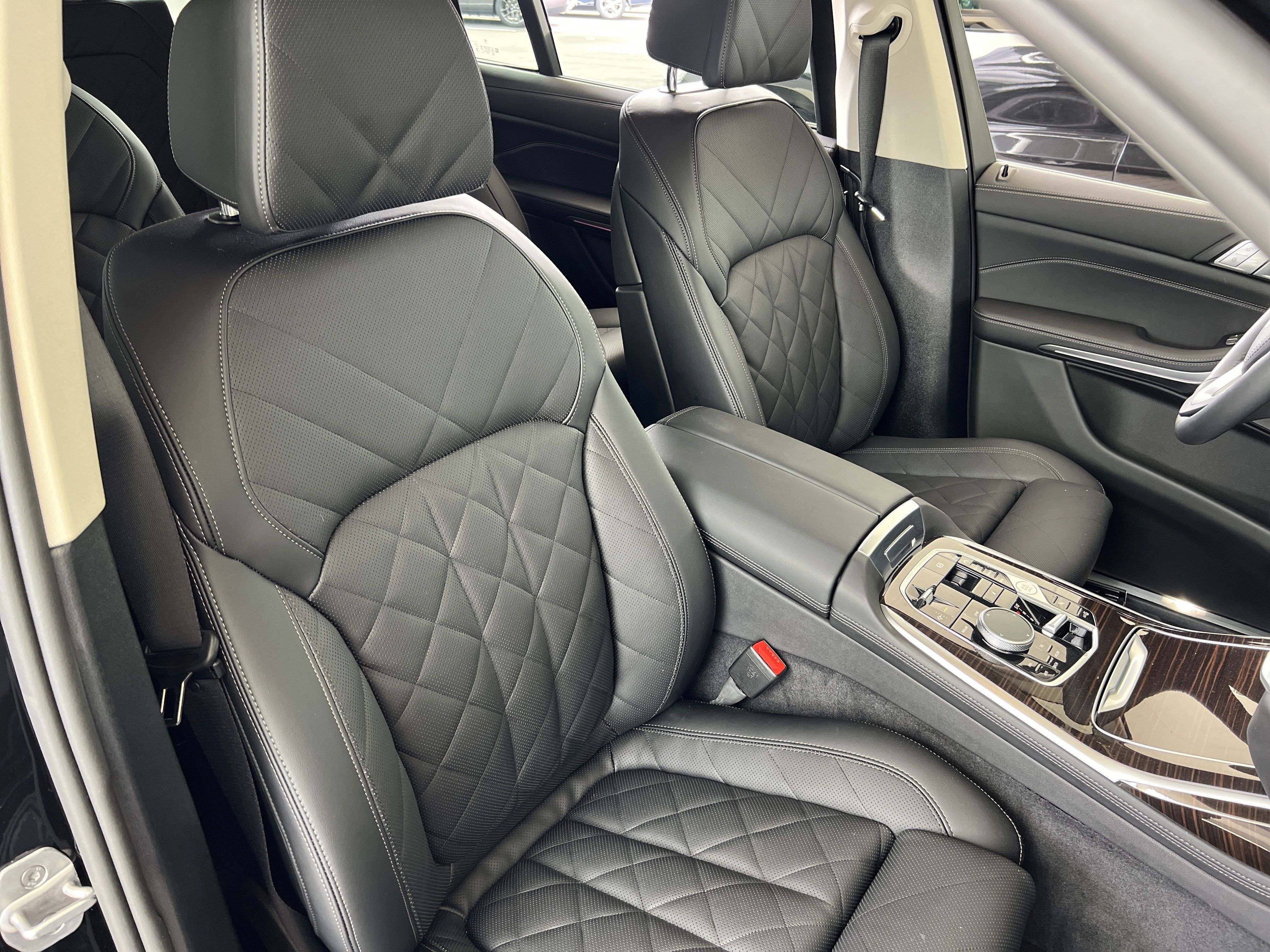 Certified 2026 BMW X7 xDrive40i w/ Premium Package AWD/4WD image 35