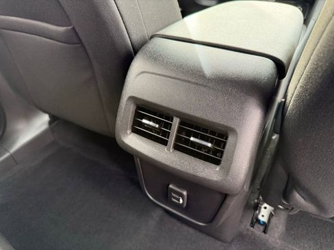 Used 2020 Chevrolet Equinox LT image 17