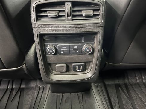 Used 2018 Buick Envision Essence image 28