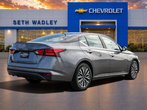 Used 2024 Nissan Altima 2.5 SV FWD image 7