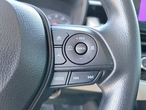 Used 2025 Toyota Corolla LE w/ Convenience Package image 17