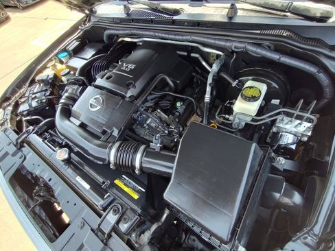 Used 2013 Nissan Frontier SV w/ SV Value Truck Pkg AWD/4WD image 14