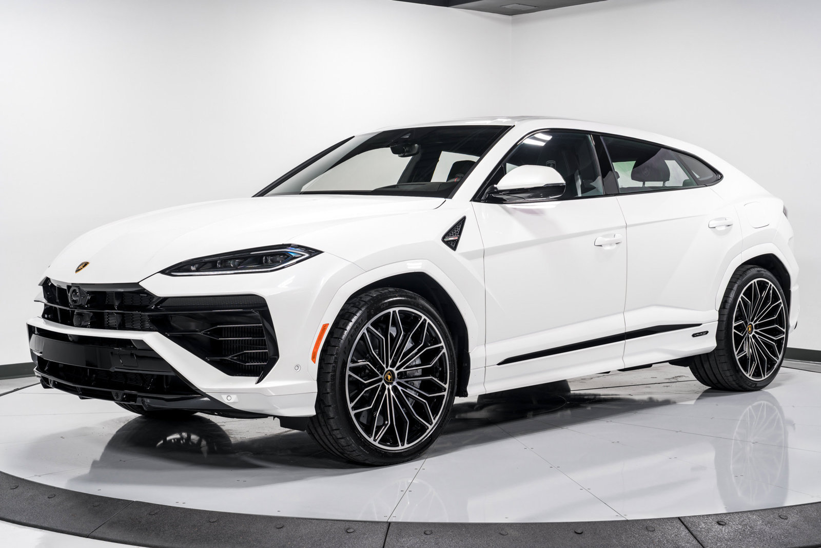 Used 2025 Lamborghini Urus SE AWD/4WD image 7