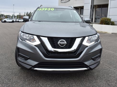 Used 2018 Nissan Rogue SV image 4