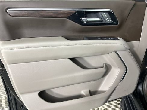 Used 2025 Chevrolet Tahoe LT RWD image 11