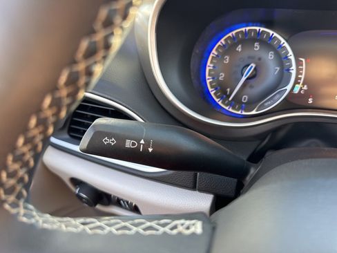 Certified 2024 Chrysler Pacifica Touring-L image 13