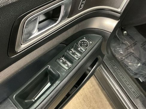 Used 2018 Ford Explorer XLT image 23
