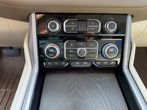 Used 2023 GMC Yukon Denali image 32