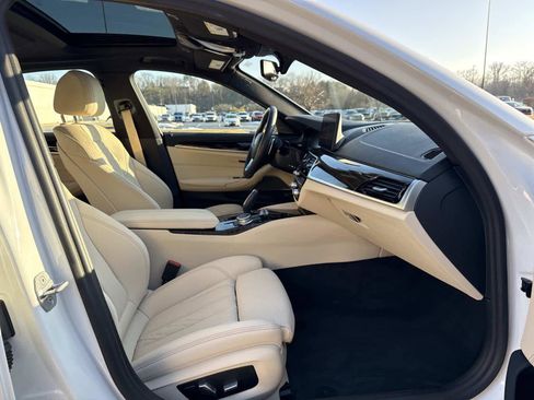 Used 2023 BMW 530i xDrive w/ Premium Package image 16