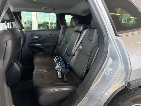 Used 2020 Jeep Cherokee Limited AWD/4WD image 6