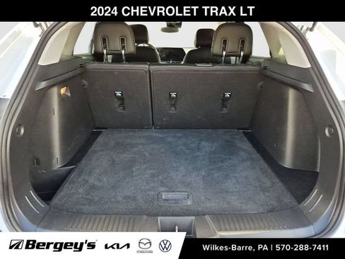Used 2024 Chevrolet Trax LT w/ LT Convenience Package FWD image 25
