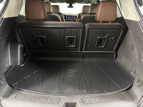 Used 2021 Buick Enclave Avenir w/ Avenir Technology Package FWD image 17