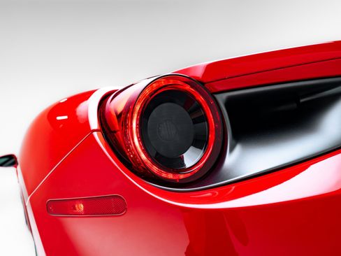 Used 2018 Ferrari 488 GTB RWD image 34