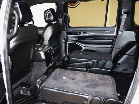 Used 2022 Jeep Wagoneer Series III w/ Premium Group I image 57