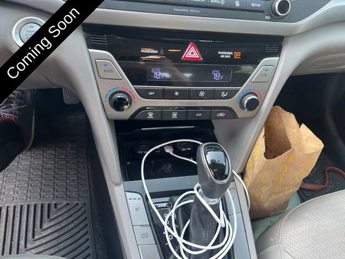 Used 2017 Hyundai Elantra Limited FWD image 18
