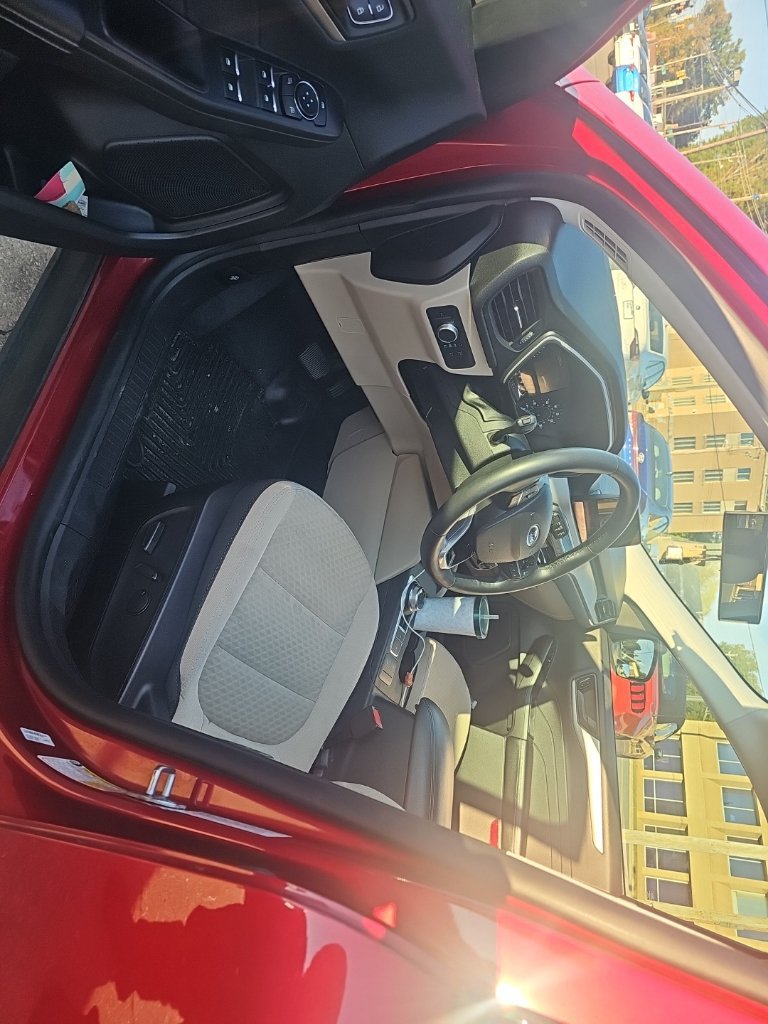 Used 2022 Ford Escape SE w/ Convenience Package FWD image 6